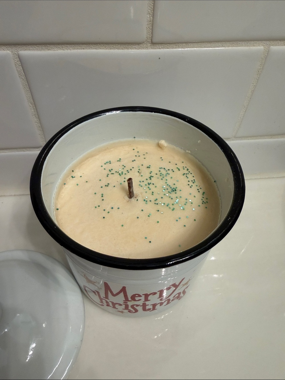 Merry Christmas Morning Coffee Candle in decorative container - Picture 2 of 3